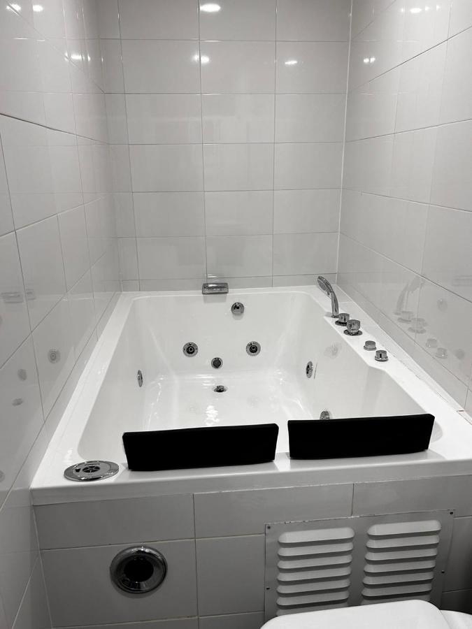 #2# Apartamento Jacuzzi Xl Sevilla Centro Eksteriør billede